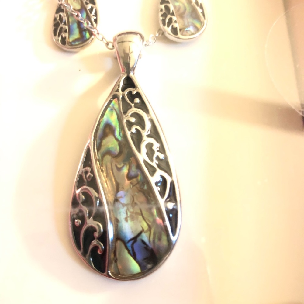 Silver necklace & earring set